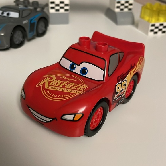 LEGO DUPLO DISNEY PIXAR CARS Piston Cup Race 10857 - Picture 5 of 14